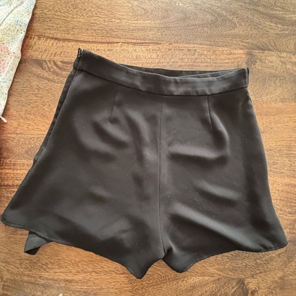 Aritzia Babaton Drape Front Skort - Picture 3 of 6